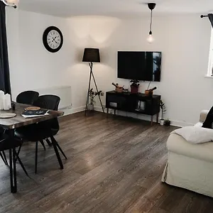 2 Bed River View Greenwich Apartment