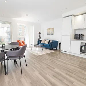 Escape - Royal Wharf Apartment
