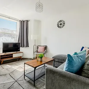Bright 2br Flat, Forest Gate, East Apartment
