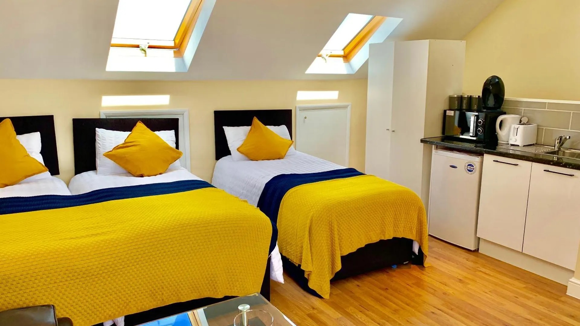 Apartment London Studio Apartments, Private Bathroom, Kitchenette, Parking, Np7