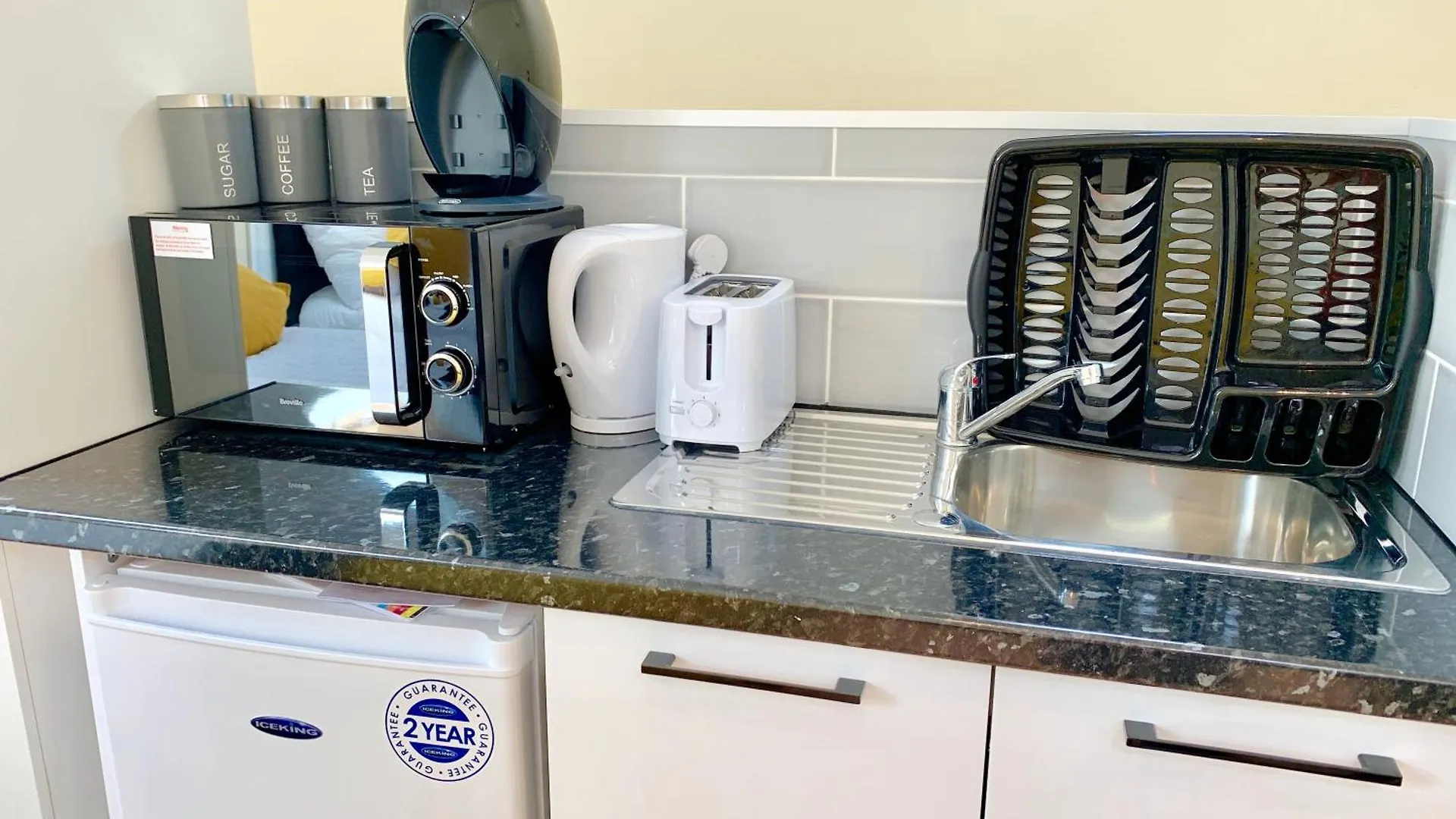 London Studio Apartments, Private Bathroom, Kitchenette, Parking, Np7 United Kingdom
