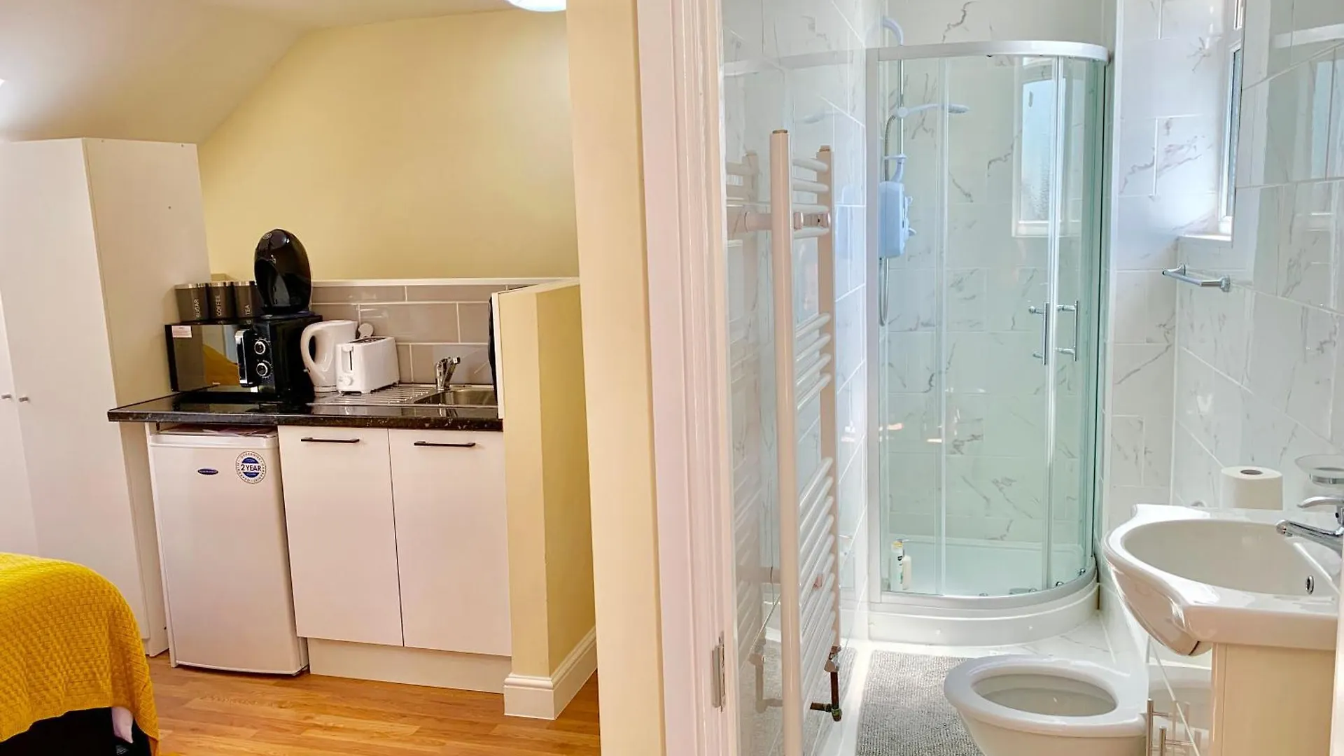 London Studio Apartments, Private Bathroom, Kitchenette, Parking, Np7 United Kingdom