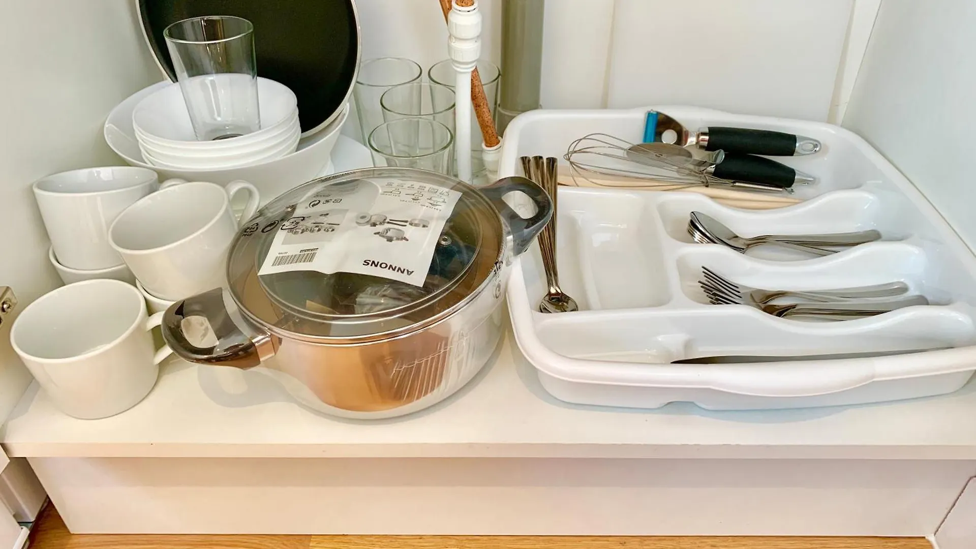 London Studio Apartments, Private Bathroom, Kitchenette, Parking, Np7