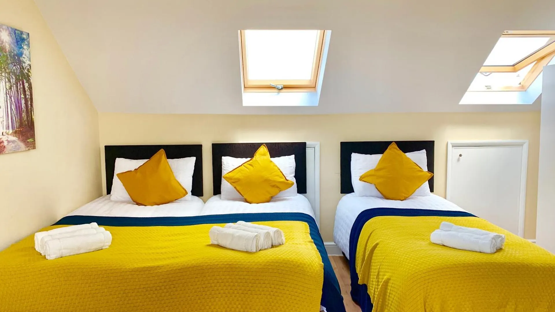 London Studio Apartments, Private Bathroom, Kitchenette, Parking, Np7